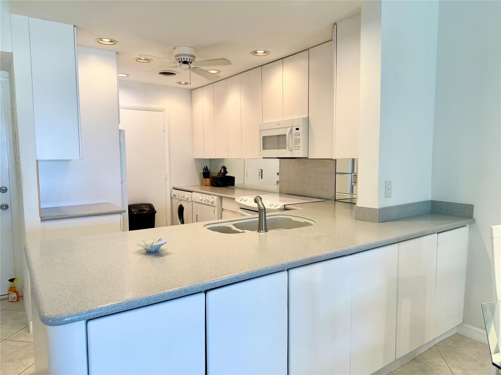 Building Photo - 6000 N Ocean Blvd