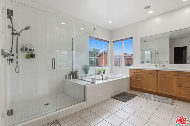 Building Photo - 9651 Sagebrush Ave