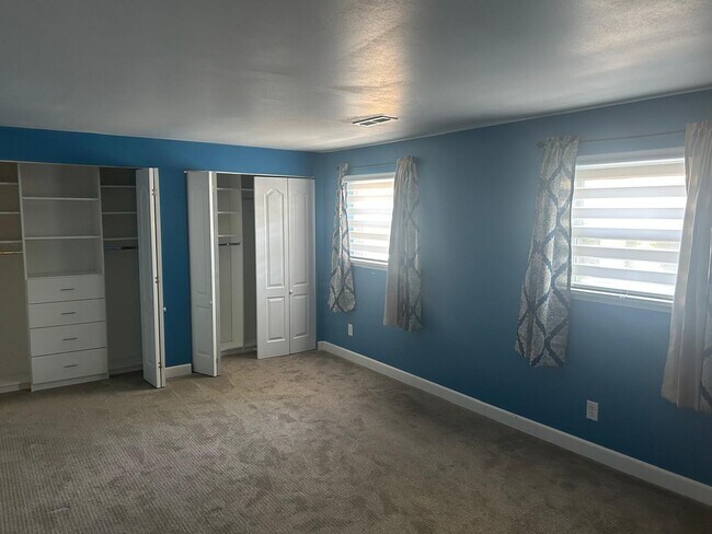 Building Photo - 375 Messina Dr