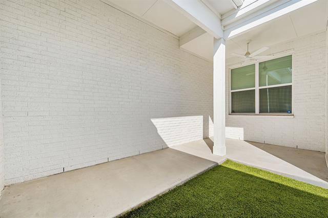 Building Photo - 2124 Village Walk Ln