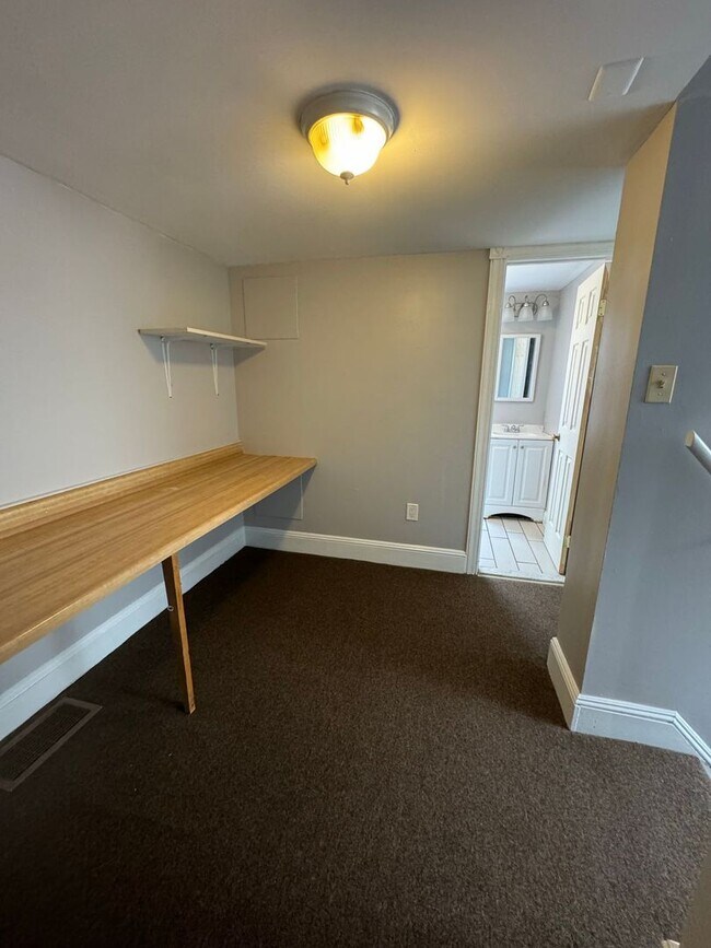 Building Photo - 112 Linden St