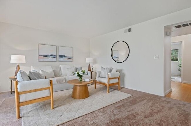 Building Photo - 1070 Miramonte Dr