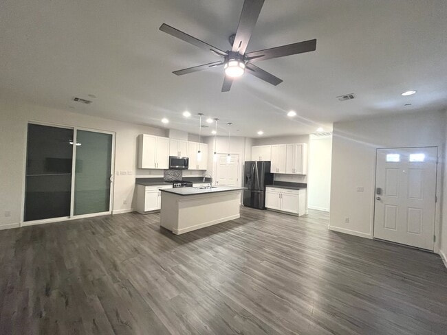 Building Photo - Single-story 1326 sq ft, townhome built in 2019 w/3 bed, 2 bath & spacious attached 2-car garage ...
