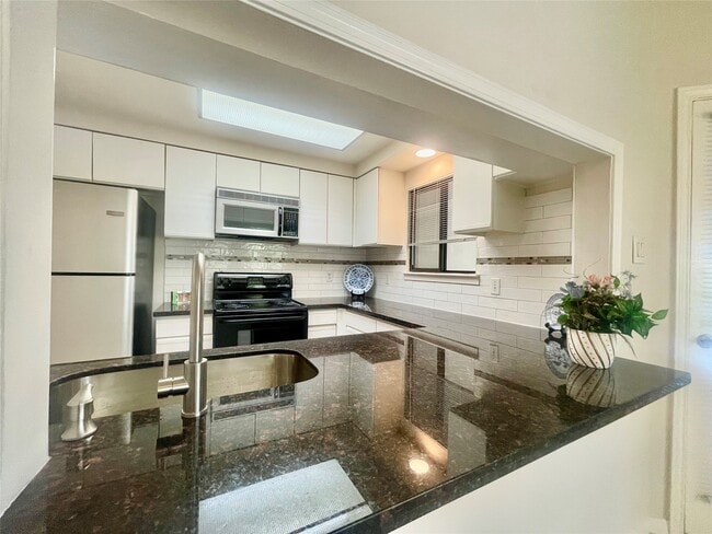 Building Photo - 4144 Greystone Way