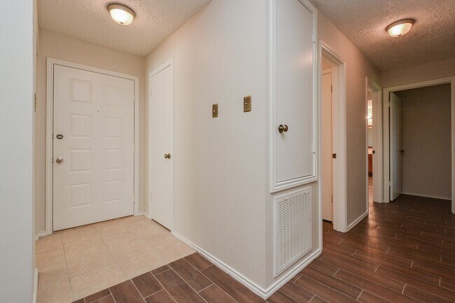 Building Photo - 6206 Bryant Pond Dr