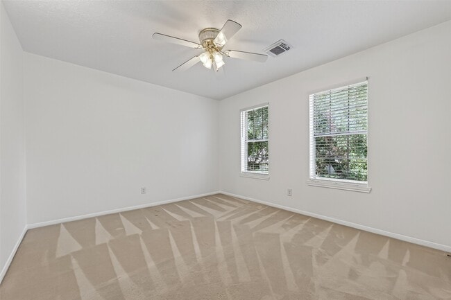 Building Photo - 2431 Parkwood Ln