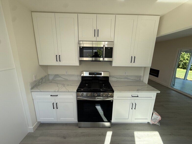 Building Photo - 6650 Sale Ave