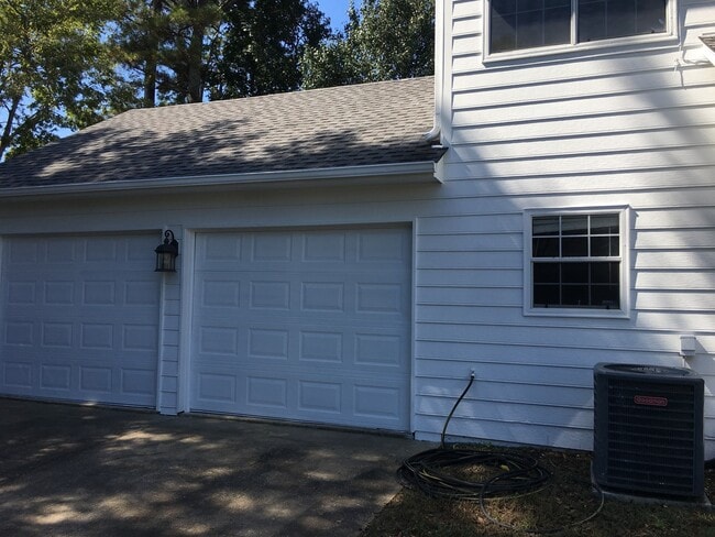 Building Photo - Helena Beauty!!  3BR 2.5BA - You will LOVE IT!!