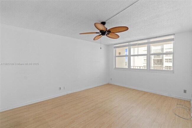 Building Photo - 1410 S Ocean Dr