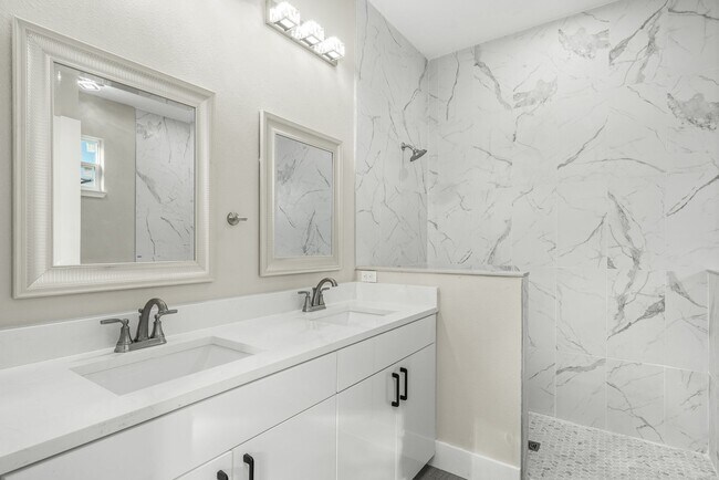 Building Photo - 3 Bedroom Home Located In The Sun N Lake Golf Community