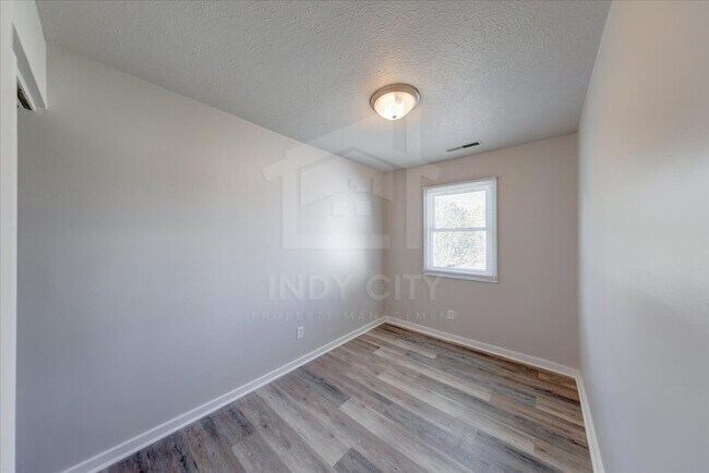 Building Photo - 205 N Manngrove Ln