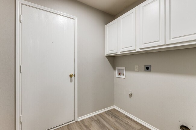 Building Photo - 7752 Highpoint Ridge
