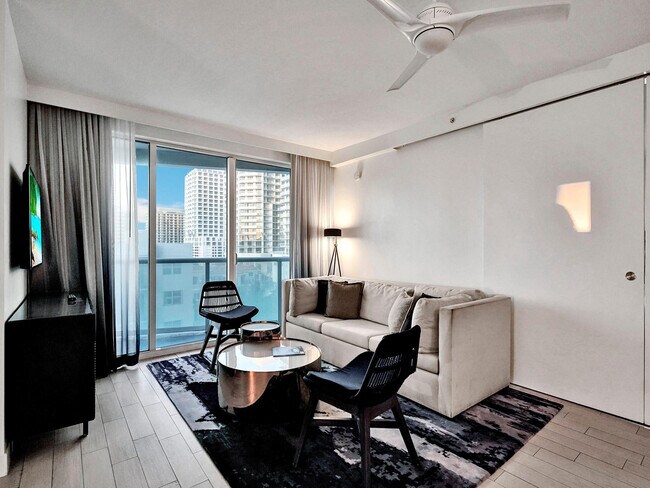 Building Photo - 3101 Bayshore Dr