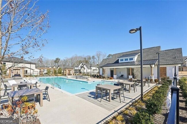 Building Photo - 2815 Medford Dr