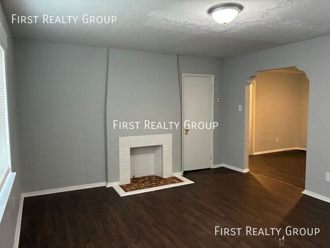 Building Photo - 2921 N. Main-Apt. 5