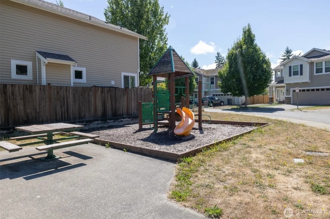 Building Photo - 4 Bed + Bonus Room, 2.5 Bath Home in Coyot...