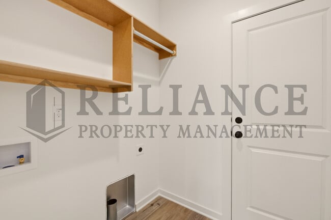 Building Photo - 5238 N Pinecrest Ct