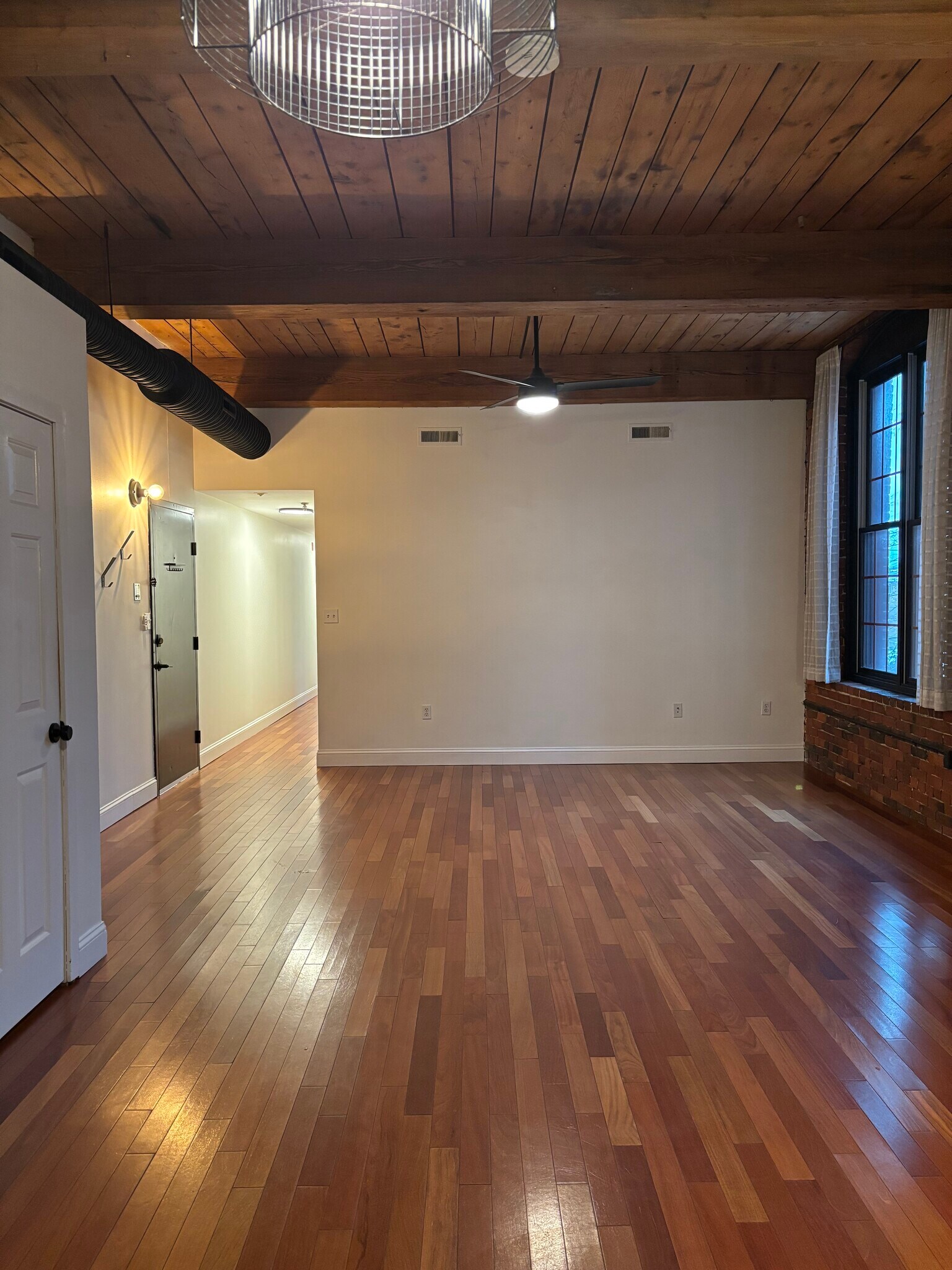 Building Photo - 471 Silver St
