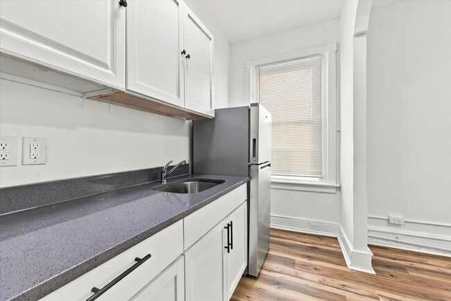 Building Photo - 1216 N 41st St