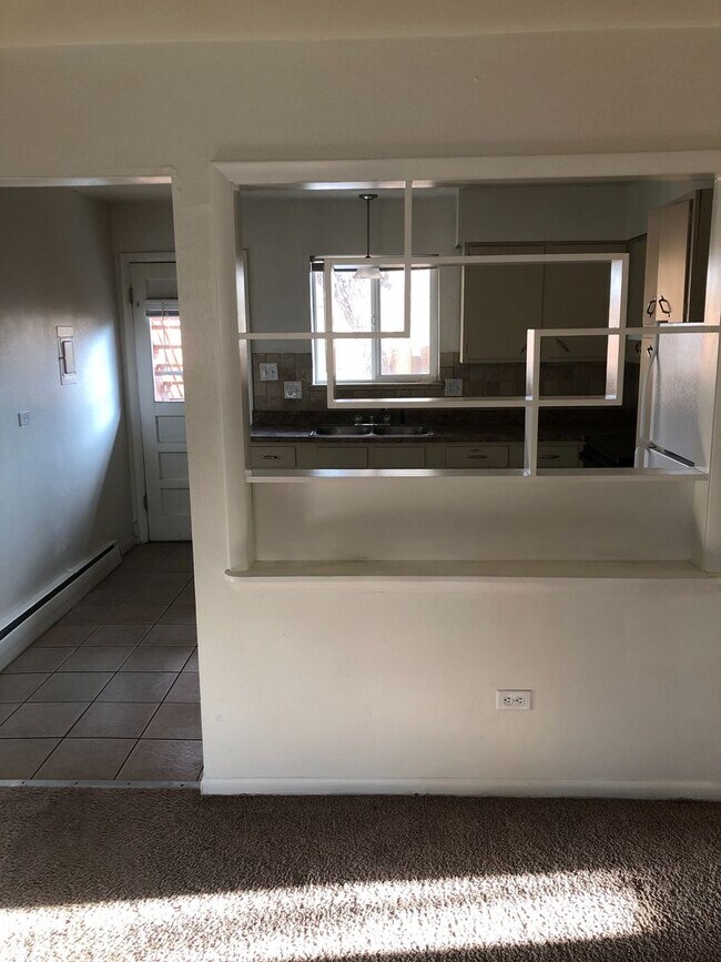 Building Photo - Prime Location in Golden – Pet-Friendly 2 ...
