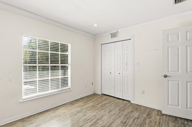 Building Photo - 3215 1st Pl