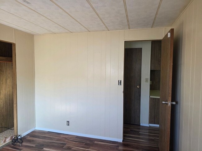 Building Photo - LAND, LAND AND MORE LAND! 2 bed/2 bath Manufactured home in Bullhead City on Huge double lot!