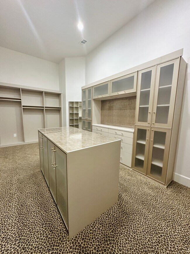 Building Photo - Stunning home with pool in prestigious Eagle Hills!