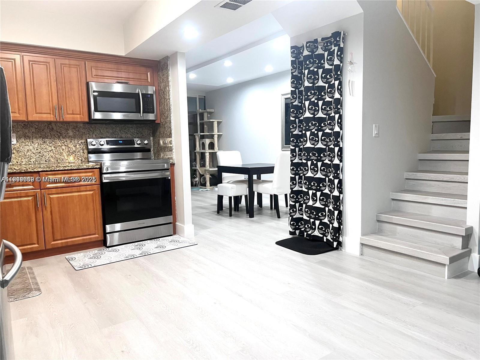 Building Photo - 20200 W Country Club Dr