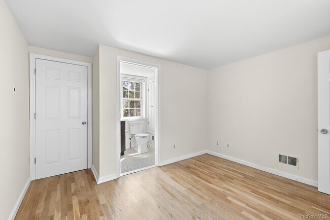 Building Photo - 1936 Longvue St