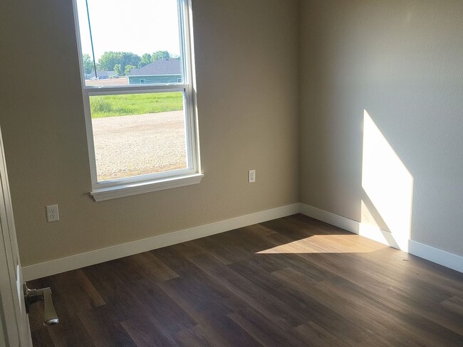 Building Photo - 207 Victory Ln