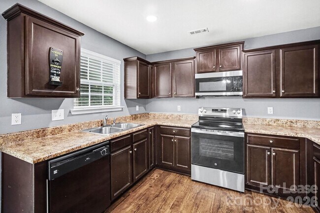 Building Photo - 4937 Broad Leaf Ct