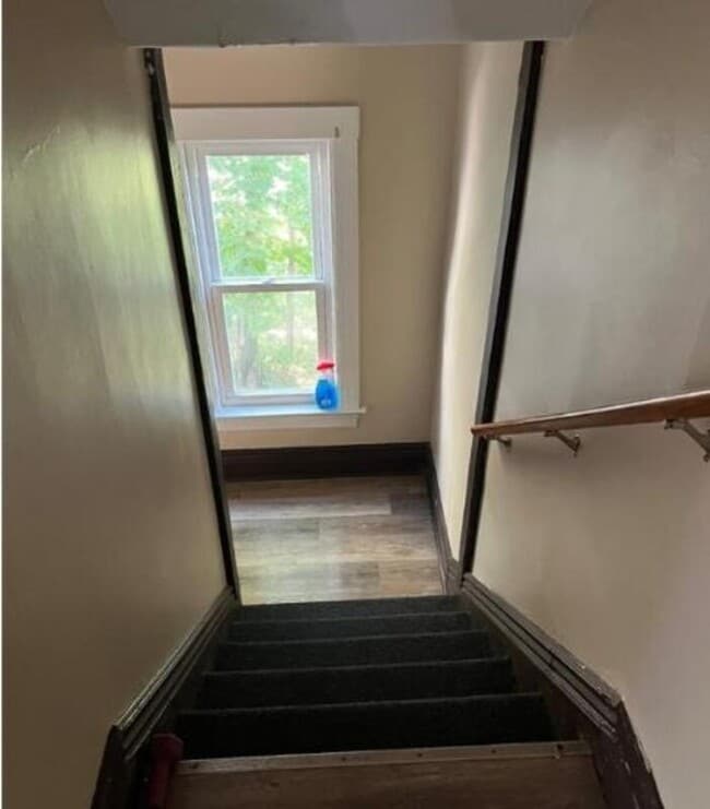 Building Photo - 37 Ferndale Crescent