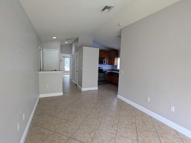 Building Photo - 4910 Cambridge St