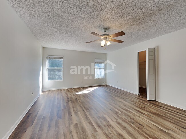Building Photo - 2661 Fox Creek Dr E