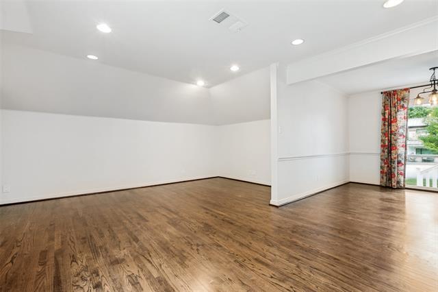 Building Photo - 8811 Santa Clara Dr