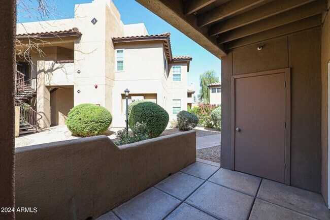 Building Photo - Resort-Style Aventura Condo