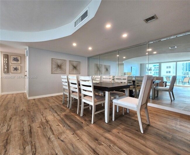 Building Photo - 2751 S Ocean Dr