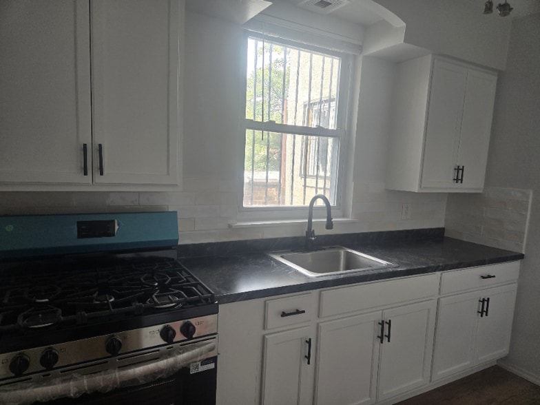 Primary Photo - 1149 S Orange Ave