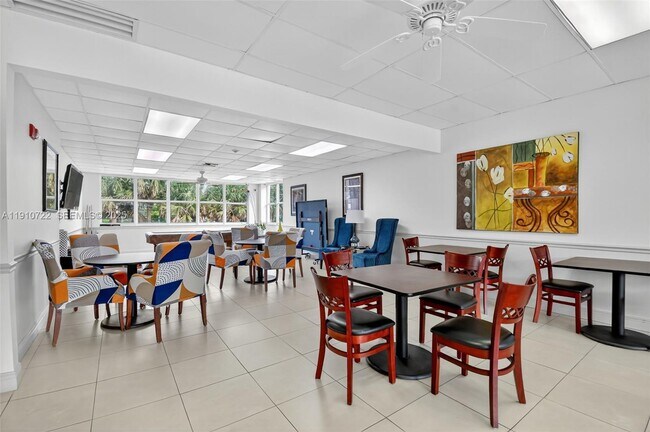 Building Photo - 336 N Birch Rd