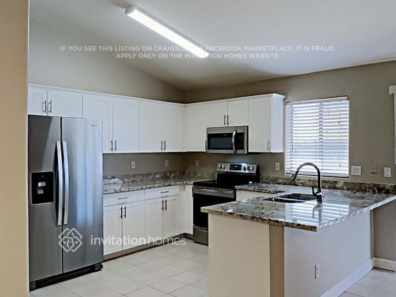 Building Photo - 11235 E Escondido Ave