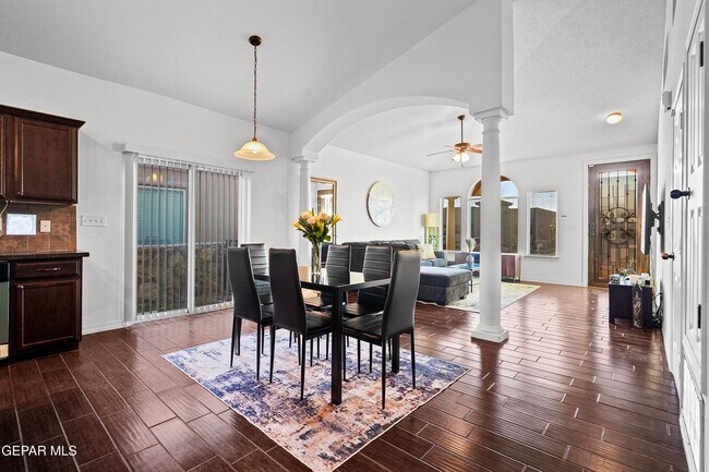 Building Photo - 3768 Loma Adriana