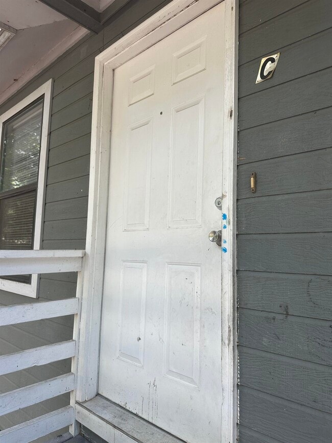 Building Photo - 1830 Sylvan Ct