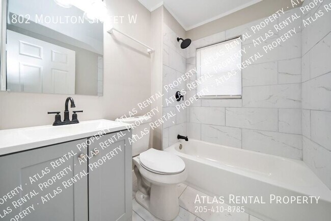 Building Photo - 802 Moulton St W