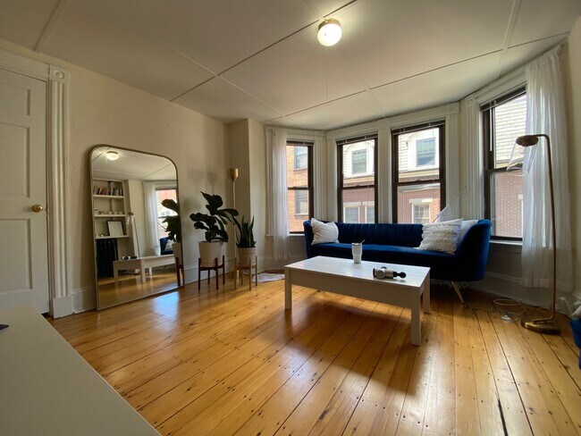 Building Photo - 53 Joy St