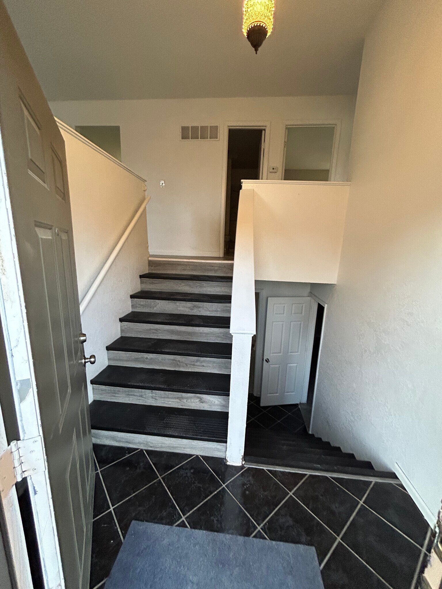 Building Photo - 2725 Ponderosa Dr