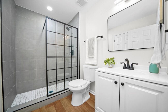 Building Photo - 1668 Hidden Valley Dr