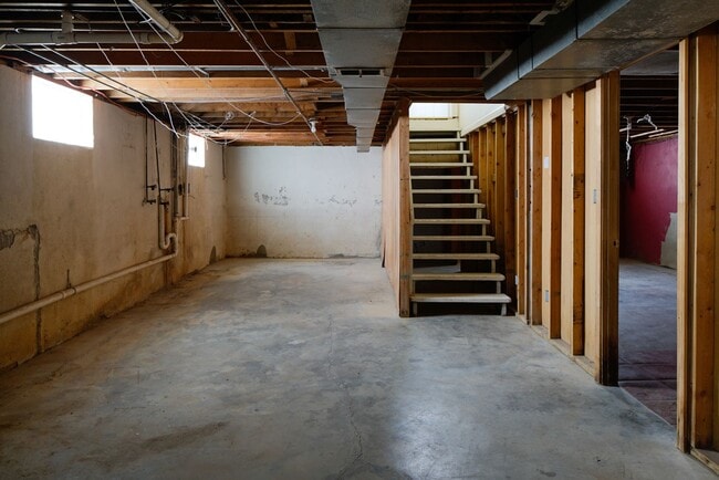 Building Photo - Super 3-brm stone ranch with basement in e...