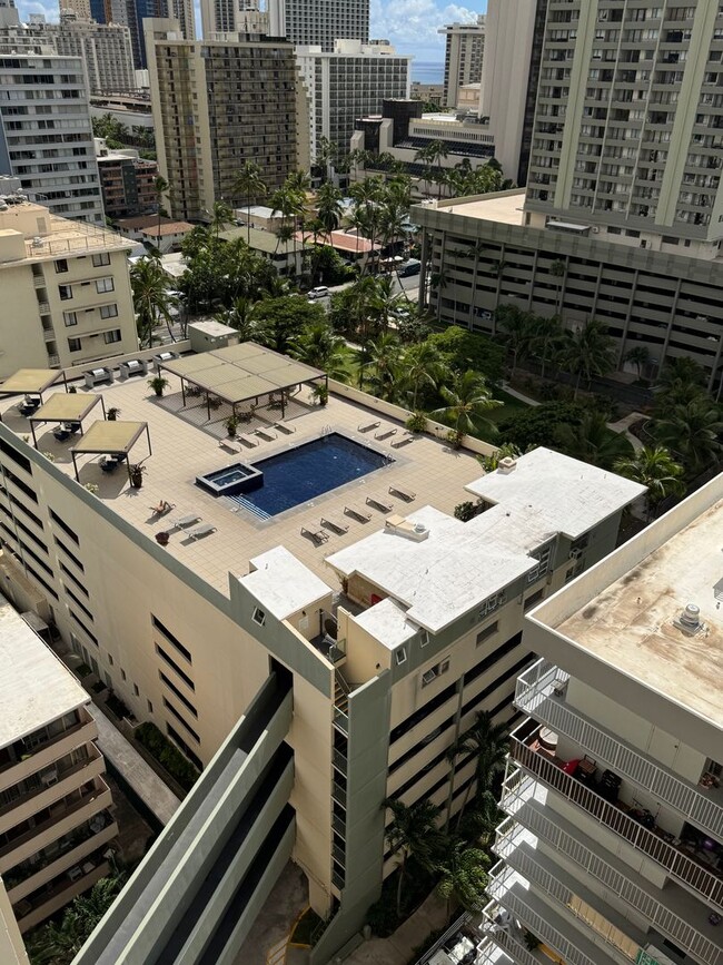 Building Photo - 1 Bed 1 Bath renovated with parking at Alo...