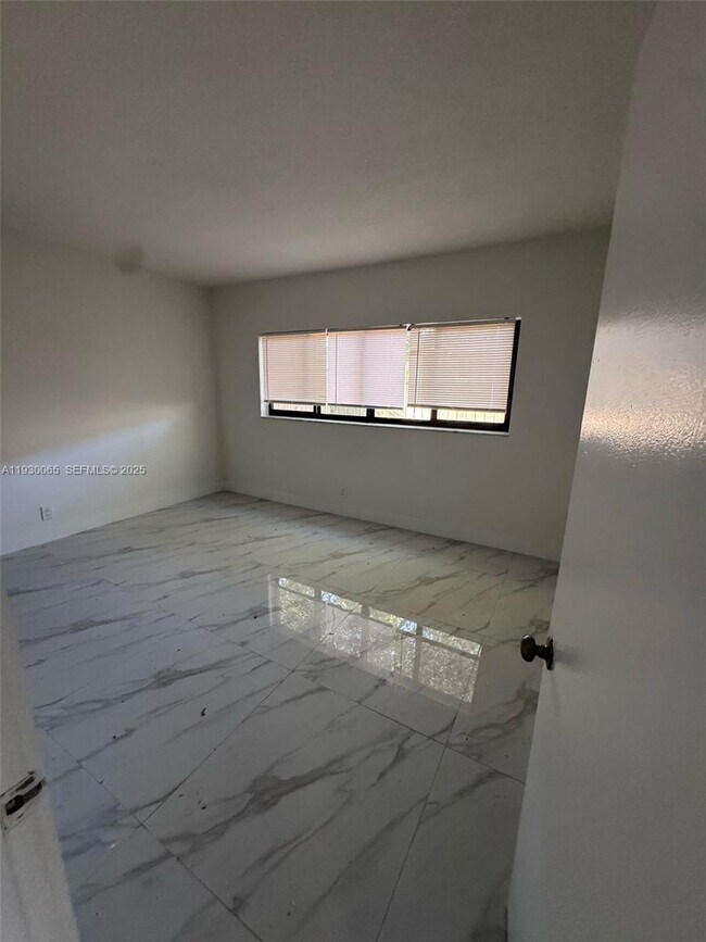 Building Photo - 5731 NE 18th Ave