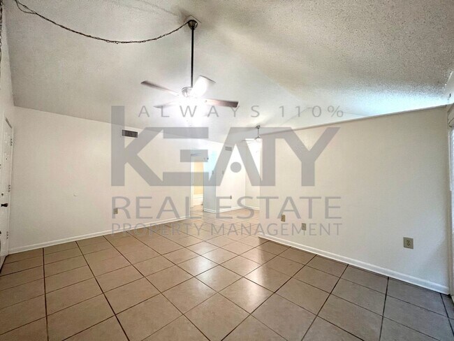 Building Photo - 803 Fox Run Ave